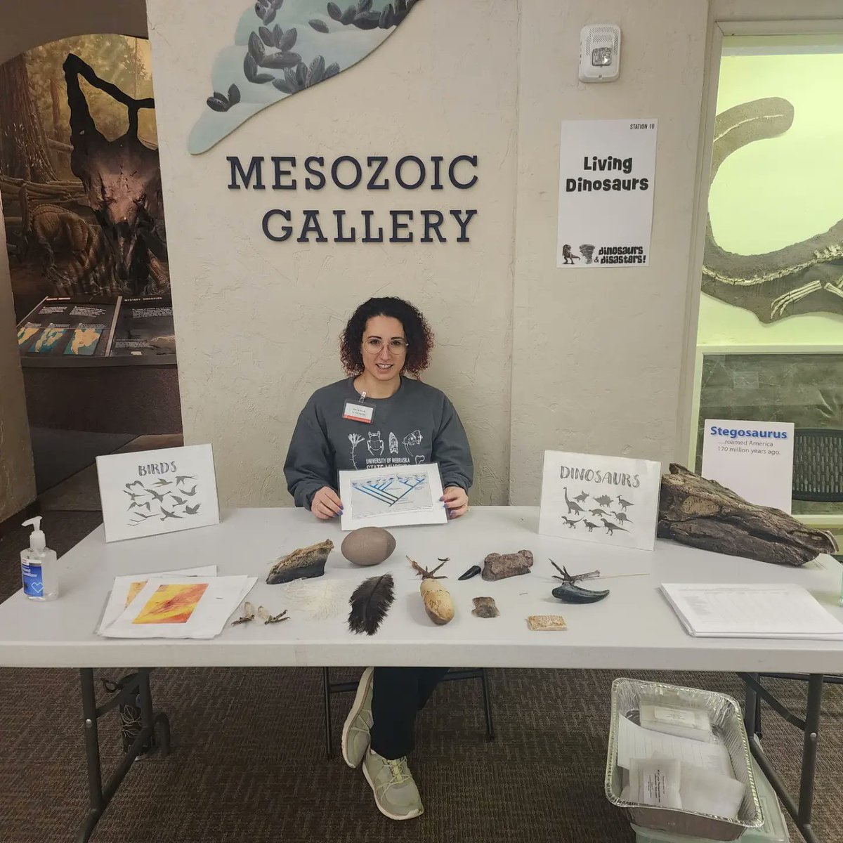 Inspire1Prods's tweet photo. A belated #FossilFriday is from our 2 hosts @SaurusThesaurus &amp; @paleogal_devra as they worked the #dinosaursanddisasters at @MorrillHallUNL. Their exhibit was "Living dinosaurs" where they went over how birds are dinosaurs. #paleontology #scicomm #educationoutreach #museums https://t.co/HQLsvaJ8yW
