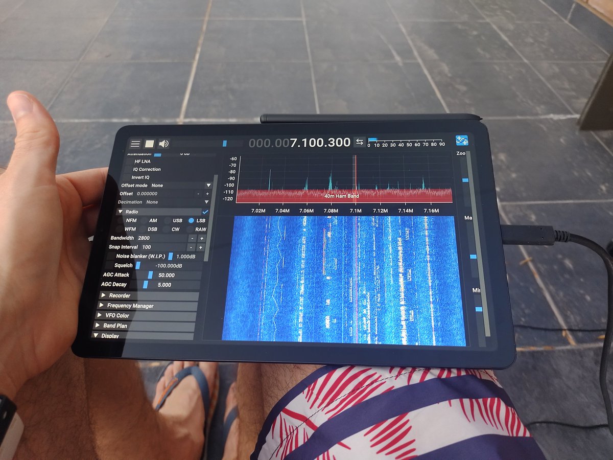 lu2hes's tweet photo. Tested SDR++ in my Android tablet using airspy HF discovery. Really impressed!
It runs very stable and smooth, the pen is useful to fine tune things in the interface. https://t.co/oVs7gJOLFj
