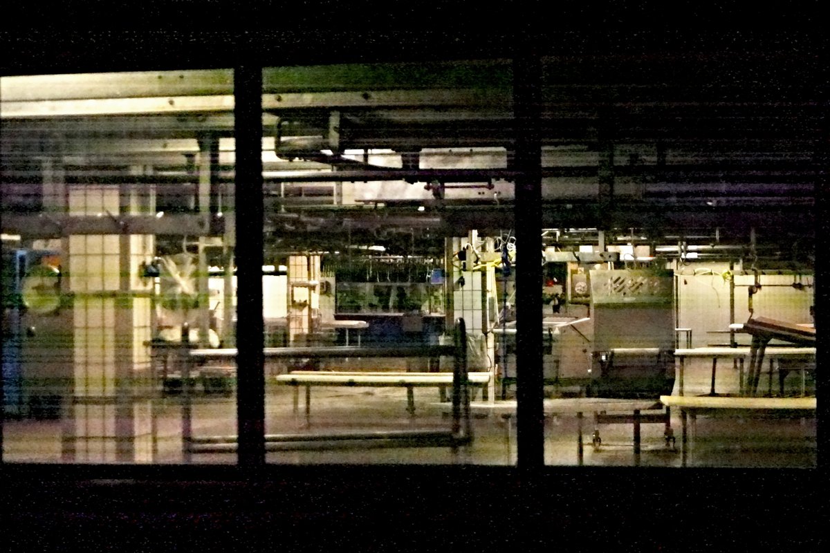 apex_archive's tweet photo. Fleischzentrum #StMarx kurz vor und nach Schließung (2007)
#Schlachthof #Fleischerei #Fleischmarkthalle #Wien https://t.co/zdhfbOV8pl