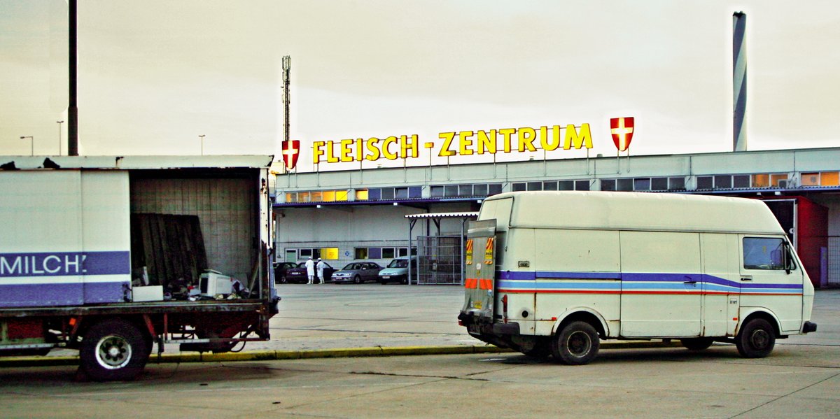 apex_archive's tweet photo. Fleischzentrum #StMarx kurz vor und nach Schließung (2007)
#Schlachthof #Fleischerei #Fleischmarkthalle #Wien https://t.co/zdhfbOV8pl