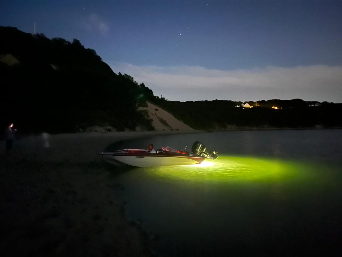 UnderwaterLEDs's tweet photo. Sailing into the unknown, with only the light to guide us 🛥️💡 #BoatLife #UnderwaterLights #AdventureAwaits #Glastron @ Pirates Cove. 
Contact us for #UnderwaterBoatLights https://t.co/NgiyFFEWIC