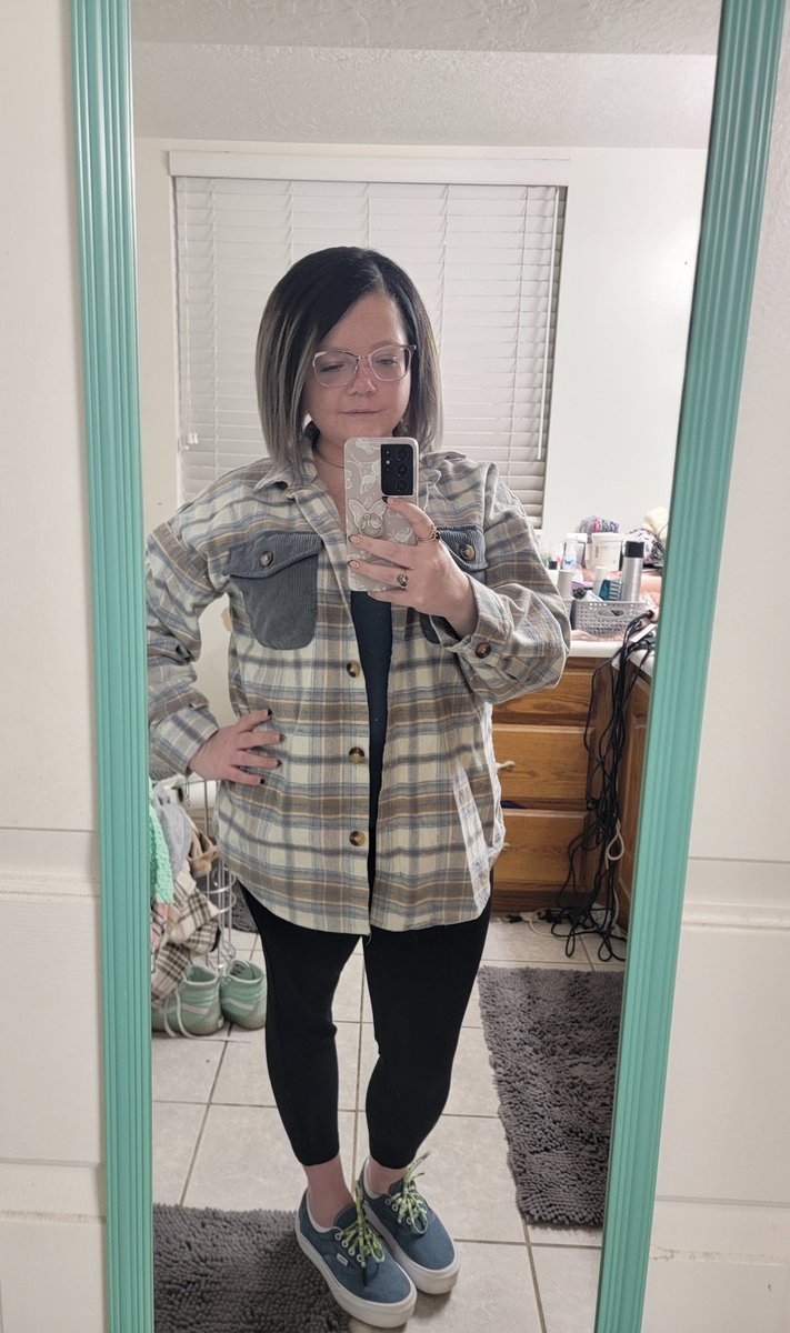I_sail_alone's tweet photo. Haven't posted on here for a while. But if you only follow me on here, hi, I'm alive. I felt pretty in this picture so I'm sharing it. https://t.co/YRFo8qTKl8