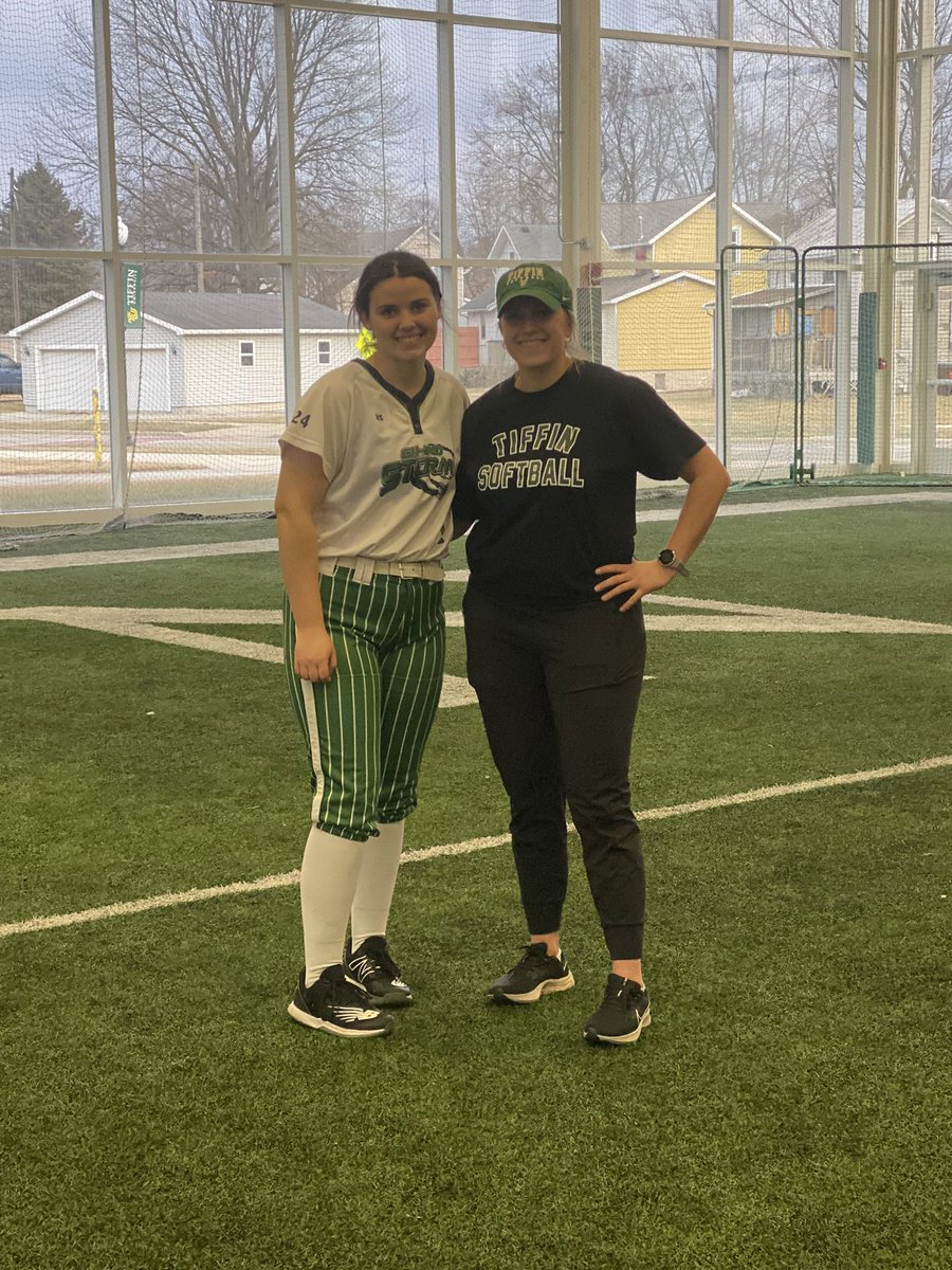 DecampReese's tweet photo. Thank you @TiffinUSoftball coaches and players for putting on a great camp today. I had so much fun learning some new pitching and hitting drills. @Paige_McMenemy @MeganMcMenemy25 @OhioStorm06 https://t.co/WEB3ZG7kM1