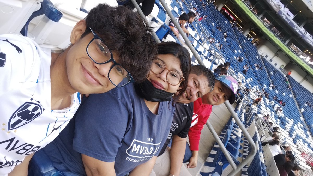 nimayesque's tweet photo. @JRPalaciosChapa un saludo para Nelly flores, Emiliano Hernández y el Lic César Hernández https://t.co/J0STN3E9xs