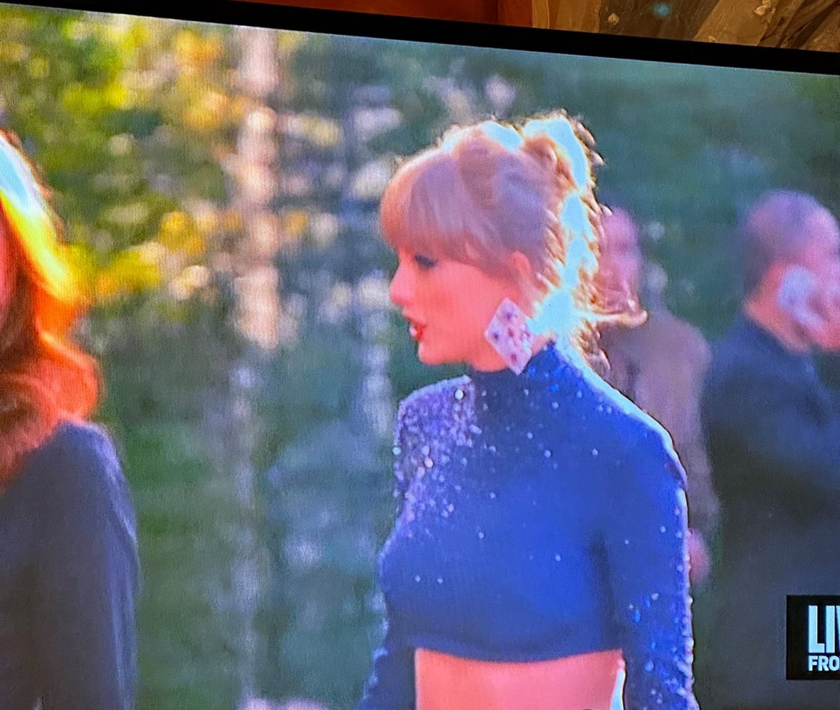 taylorswiftbr's tweet photo. 🚨🚨🚨🚨
TAYLOR CHEGOU AO #GRAMMYs! https://t.co/mL44fmjh6D