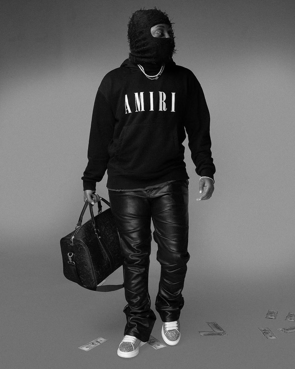 yunglexx_'s tweet photo. “amiri coolin” https://t.co/vvAGT9OUHU