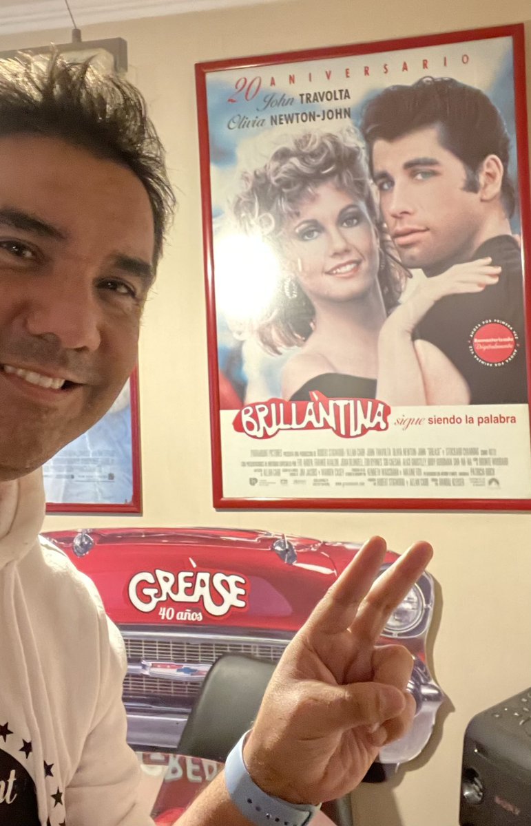 litocornejo20's tweet photo. Amo esta película  #greaseentvn https://t.co/ocC7eqor2q