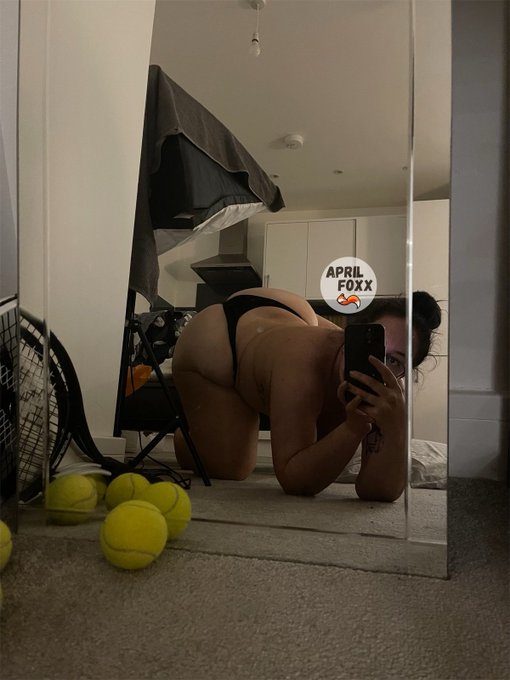 Mirror selfies are my favourite? https://t.co/3eM9viV8GJ