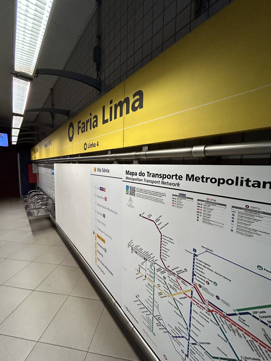 jripeh's tweet photo. Hola @Claudiashein , no acostumbro hablar mal de nadie ni de nada, pero viajar en el metro de São Paulo fue triste al compararlo con el de CDMX, con su retraso tecnológico y sus accidentes frecuentes, te recomiendo venir a São Paulo 🇧🇷 y viajes por su linea 4 https://t.co/8Uq2XfugLY