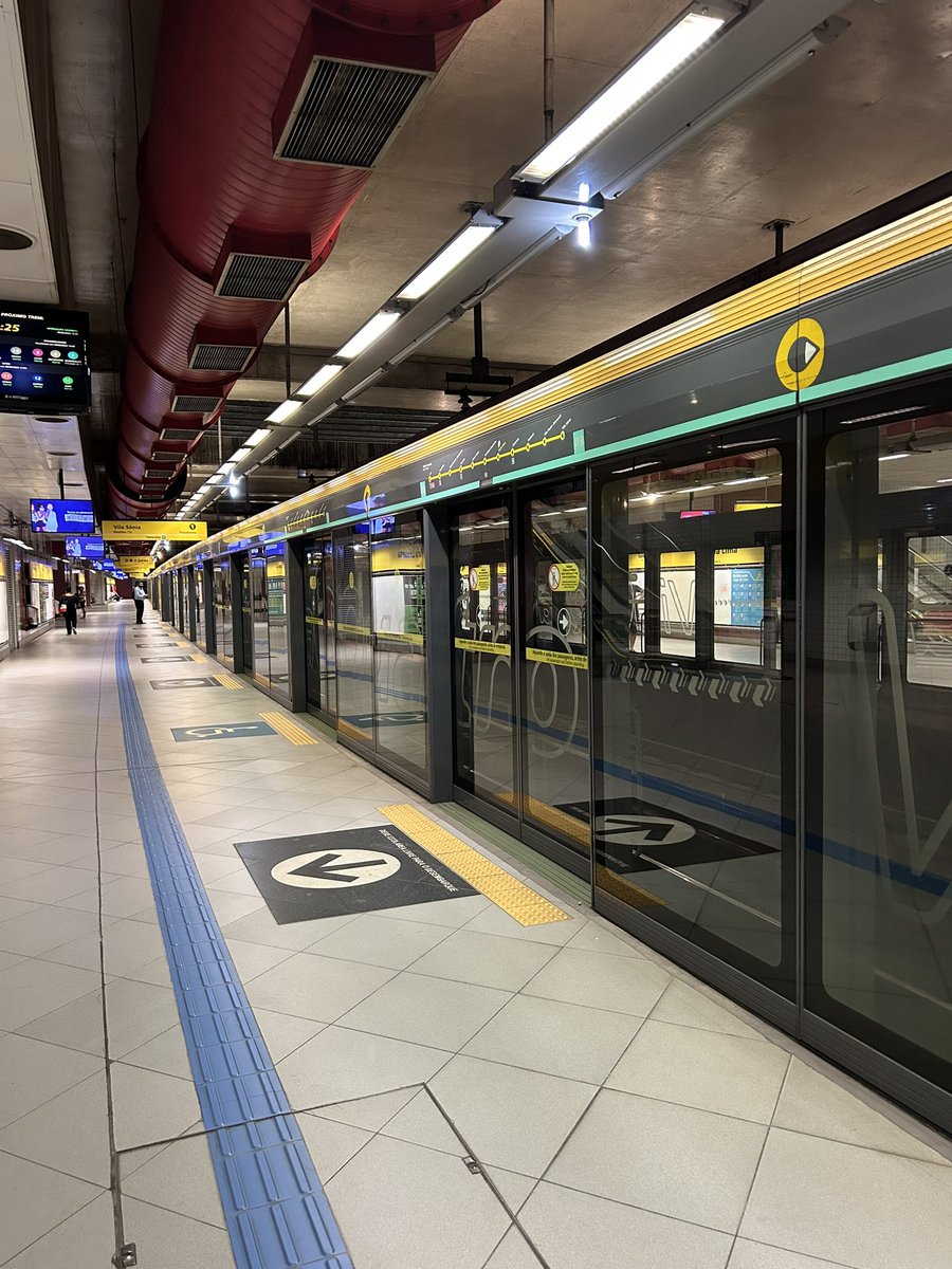 jripeh's tweet photo. Hola @Claudiashein , no acostumbro hablar mal de nadie ni de nada, pero viajar en el metro de São Paulo fue triste al compararlo con el de CDMX, con su retraso tecnológico y sus accidentes frecuentes, te recomiendo venir a São Paulo 🇧🇷 y viajes por su linea 4 https://t.co/8Uq2XfugLY