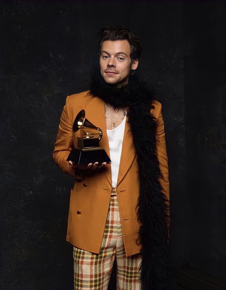 daydreamingvol6's tweet photo. Nobody talk to me right now I’m manifesting 

                               🕯️
                🕯️                        🕯️
                     Harry Grammy 
                🕯️       winner      🕯️
                     
                       🕯️         🕯️ https://t.co/bSWFGJfqLa
