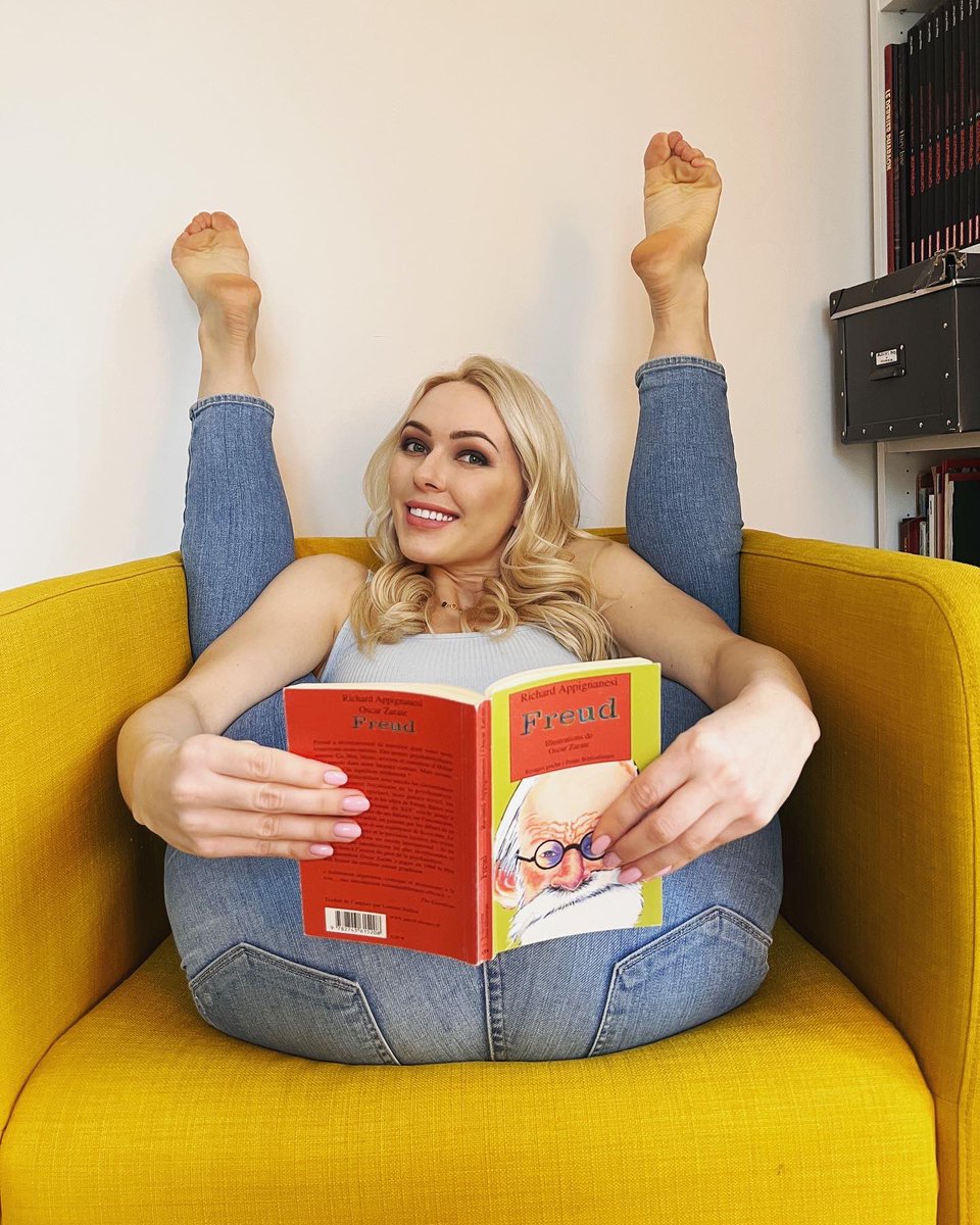 Anna Delos on Twitter "I love to read Freud, let’s read together?😜"