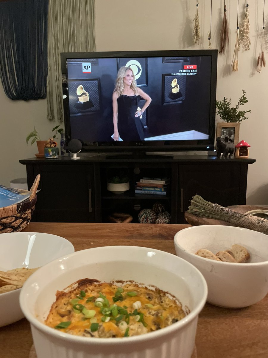 imusmanno's tweet photo. buffalo ‘chicken’ dip for the gay super bowl https://t.co/VXbvBO7iUp
