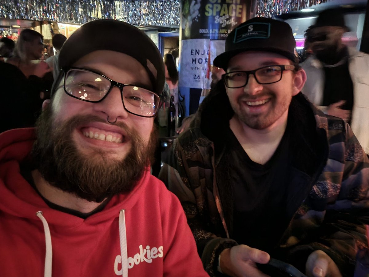 scottysmiff's tweet photo. Got to meet my bestfriends in real life the other day, I met these 3 online 1 year ago and over that year they have become the only people I trust whole heartedly, I love you guys, thank you for everything 💜 #strangesquad #bestfriends https://t.co/ouGYWNG5YE