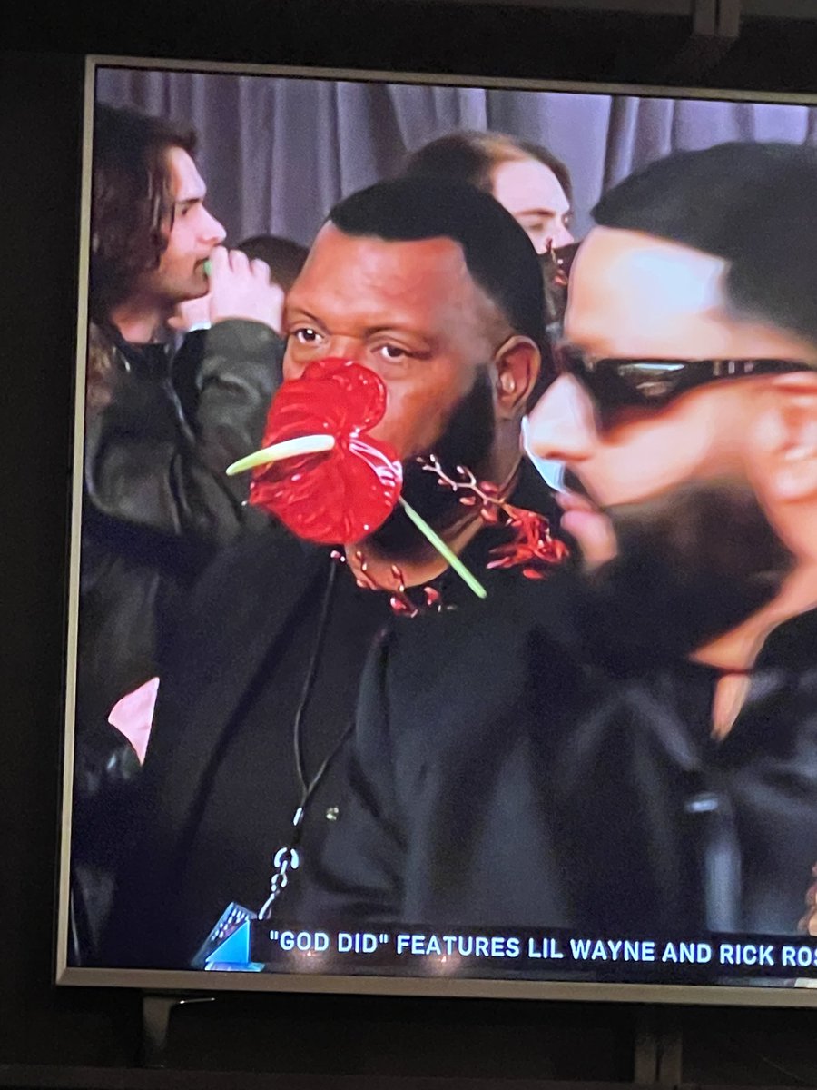 pBrianK's tweet photo. “Who gave that guy behind me big beautiful lips and a long skinny tongue?  God did.”  #DJKhalid #Grammys #redcarpet https://t.co/szQDWfGUJA