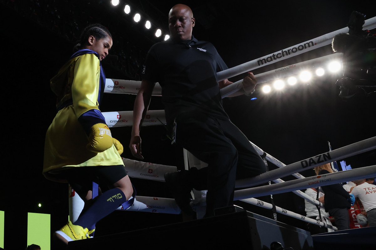 melina_pizano's tweet photo. Ramla Ali fight night versus Avril Mathie
π· @melina_pizano/ @MatchroomBoxing @DAZNBoxing @ramlaali #letitiawright #boxing #alimathie #serranocruz #canon https://t.co/H9eWYyC8g5