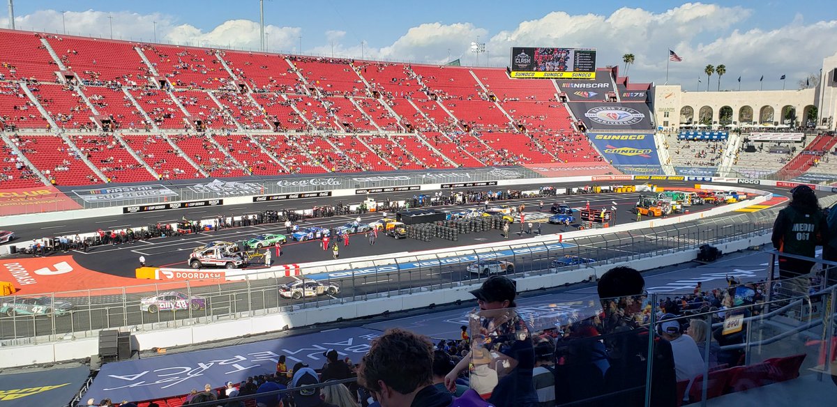 MSmithRealtor's tweet image. At the #BuschLightClash with my son. Main race next.