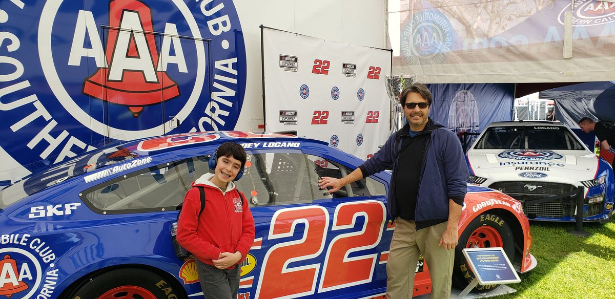 MSmithRealtor's tweet image. At the #BuschLightClash with my son. Main race next.