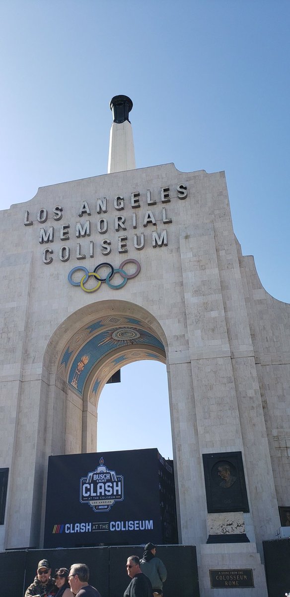 MSmithRealtor's tweet image. At the #BuschLightClash with my son. Main race next.