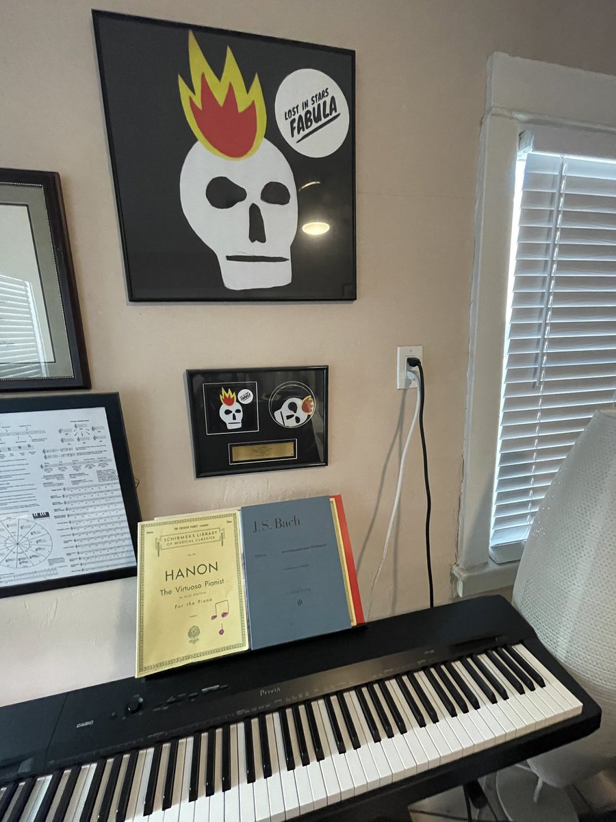 TheParisSpleen's tweet photo. .@Baerenreiter #bach #lostinstars #hanon #jsbach #baerenreiter #hanons #piano #pianist #casio #casioprivia #privia #fabula https://t.co/eUdTpN7DmB