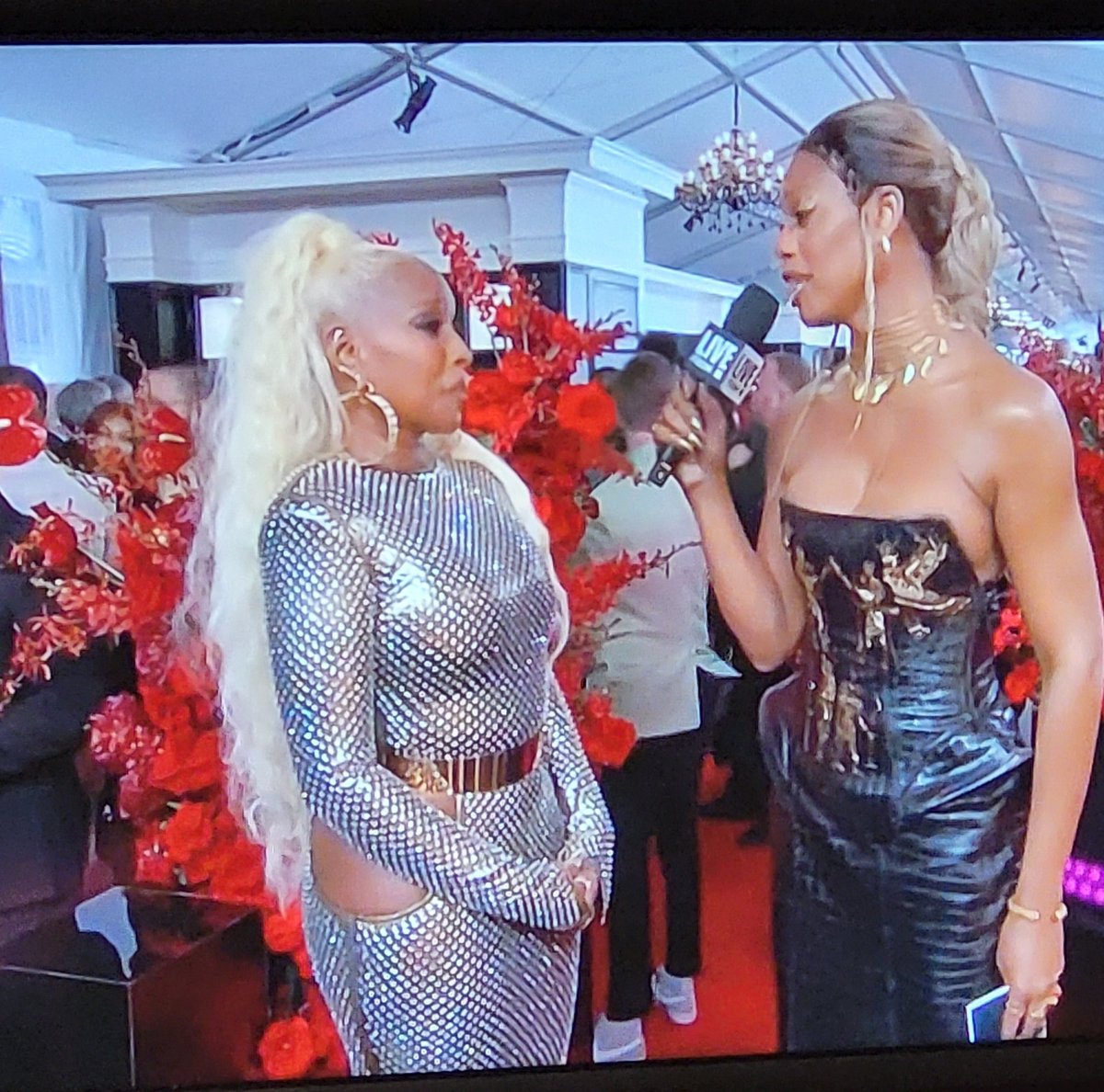 Hips out 🙌🏽 Okay Mary! 
#GRAMMYs #Grammys2023