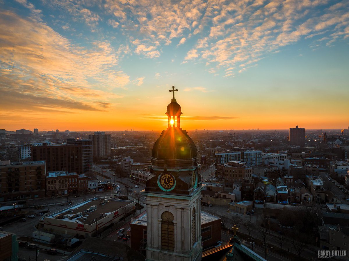 barrybutler9's tweet photo. Sunday's glorious end in Chicago. #weather #news #ilwx #chicago #sunset @SJCantius https://t.co/c5zL8vGF8v