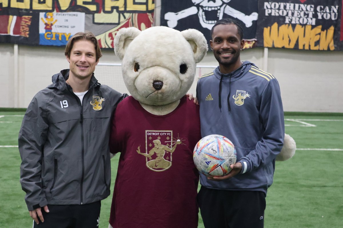 DetroitCityFC's tweet photo. Our 2023 Crossbar Challenge is in the books. 🎯

No winners this year, but the guys had a great time meeting supporters!

Friendly even showed up to cheer on participants! 

Don't have season tickets yet? Help yourself to your favorite section at https://t.co/MpHVicwQF7.

#DCTID https://t.co/x40egVP99o
