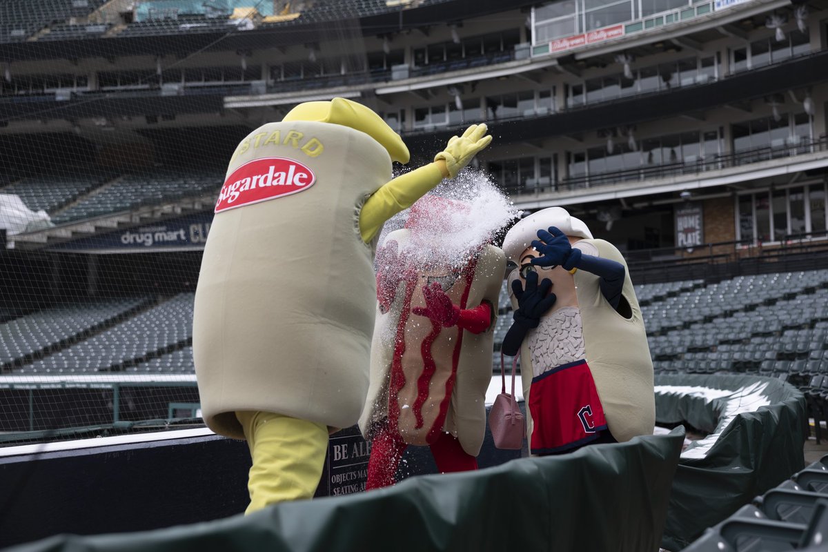 Guardians Hot Dogs tweet media