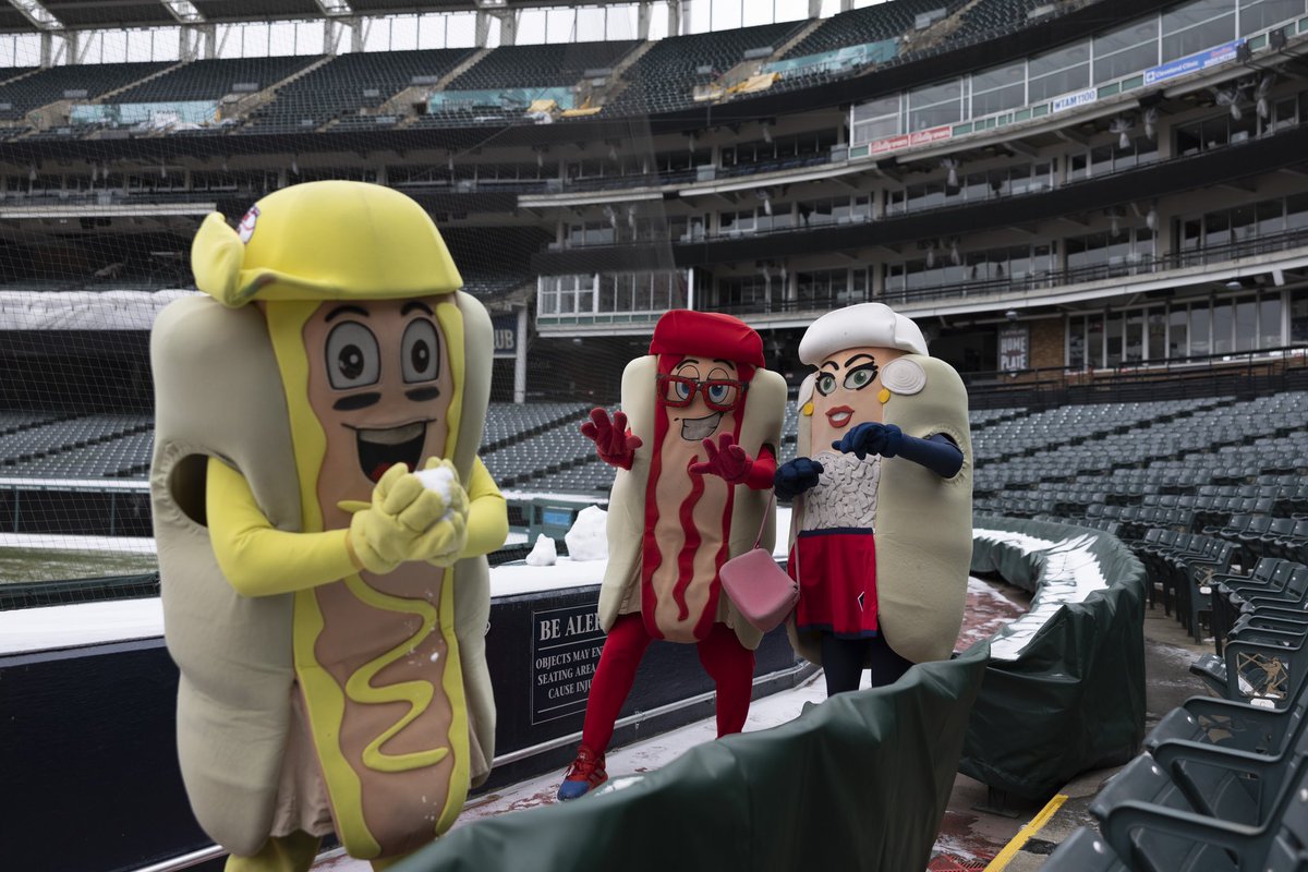 Guardians Hot Dogs tweet media