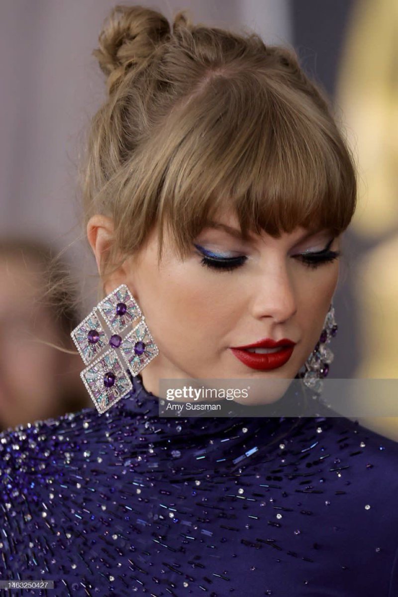¿Aretes morados? 🤔 #GRAMMYs