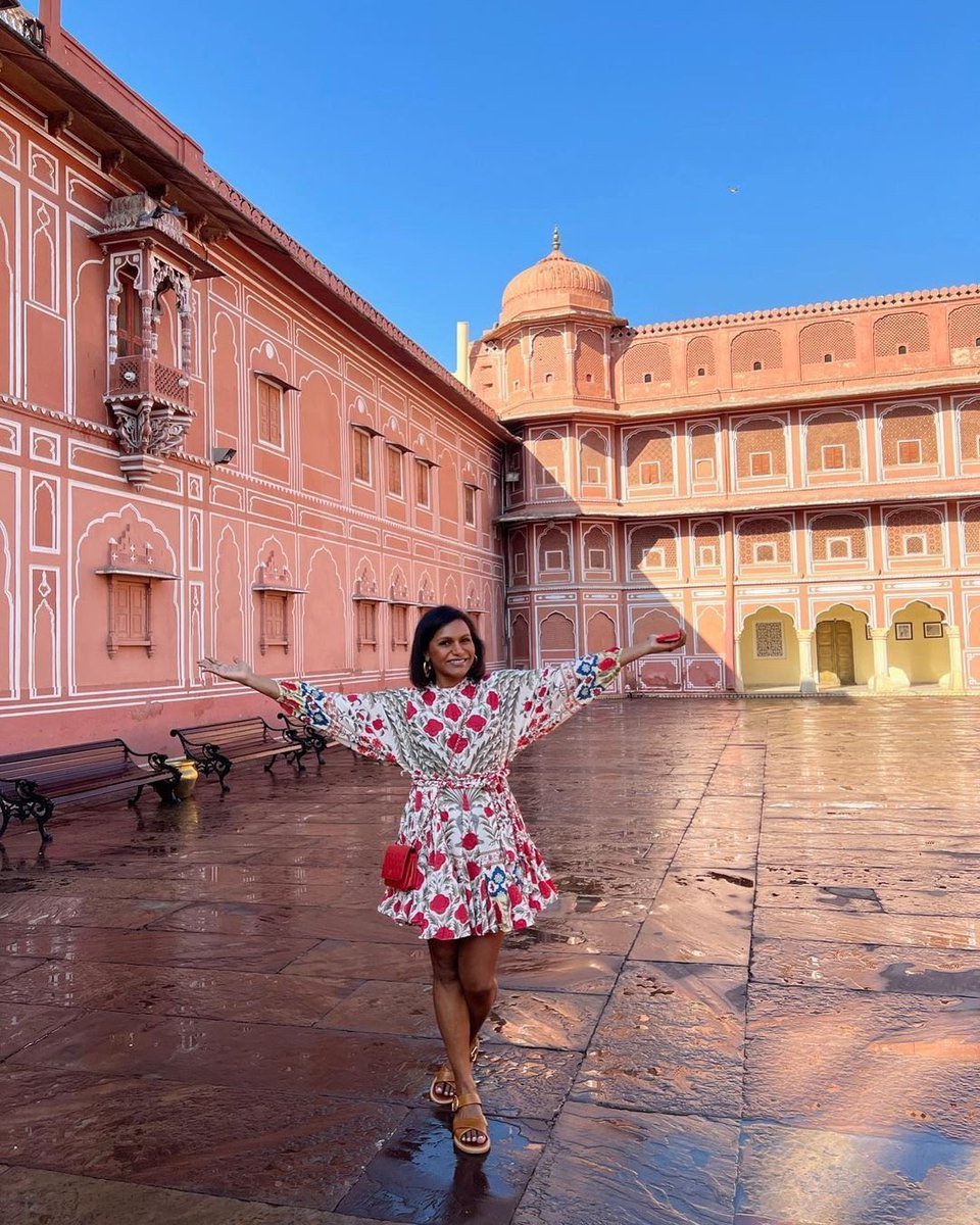 PuneTimesOnline's tweet image. #MindyKaling shares photos from a recent visit to #Jaipur; fans wonder if she is on a recce for her upcoming romcom film 🎥 

@mindykaling #ThePinkCity #JaipurCity #Rajasthan #KellyKapoor #TheOffice #NeverHaveIEver #MindyKalingInIndia