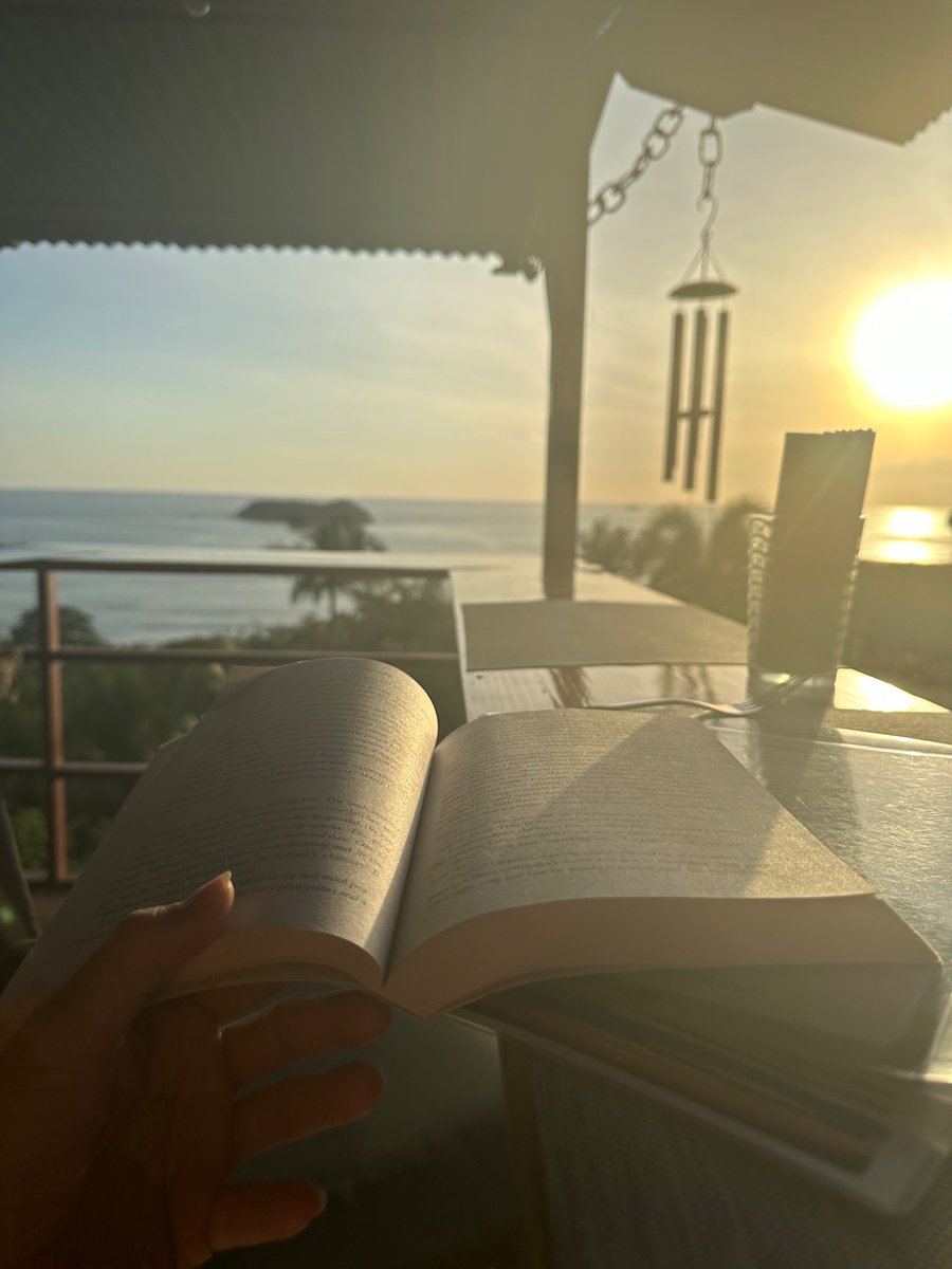 kerryoc_tv's tweet photo. I hit 5 years with @CBSNewsColorado last week while on the sweet beaches of Costa Rica 🏝️ asked if I could work remotely from there…still waiting for a response 😉 WOW 5yrs - gone by in a flash. I am truly grateful for the opportunities and work family!! Back to reality mañana! https://t.co/Fg4vgyHsHI