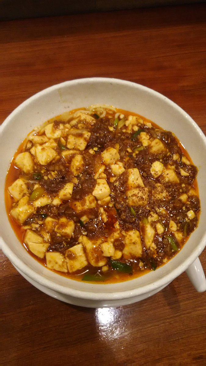 rousokuya105's tweet photo. 出来上がった料理をお持ちしますと私共のお客様は「ありがとうございます」と言ってくださいます。そしてお帰り時にはお使いになられたおしぼり等をゴミ箱に入れて行かれます。素敵な方々に支えられた一日がまた始まります。心高まりにいらしてください。
#銀座飲食店 https://t.co/0hamlLvDSw