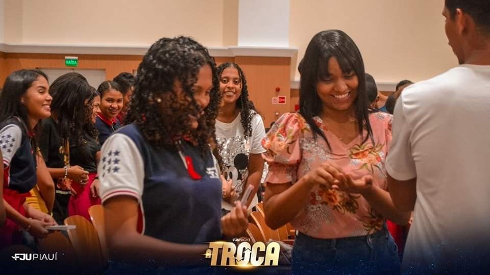 fjupiaui's tweet photo. E a galera que esteve presente na FJUNight decidiu trocar, mas dessa vez, a troca foi de uma vida velha por uma vida nova.
Conta pra gente como foi sua experiência nessa madrugada na primeira FJUNight de 2023.
#VemPraFJU #FJUPI #ATroca https://t.co/58LFHYbPiN