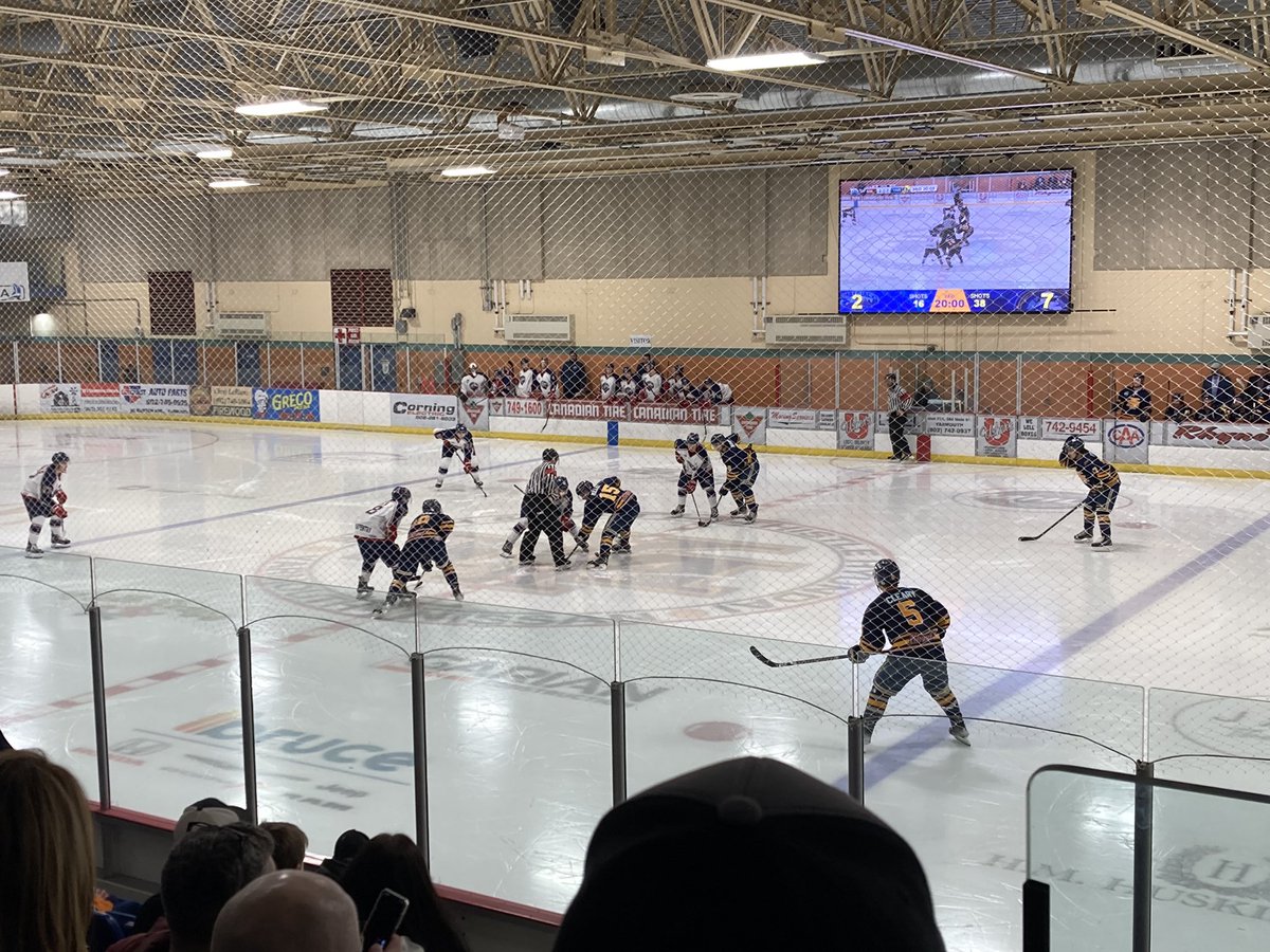 FanpageGraves's tweet photo. No #NJDevils hockey so watching Jr A hockey in Ryan’s hometown.
#BleedBlue #MarinersArmy #GoMarinersGo @MarinersHockey https://t.co/iCyBsjyi7a