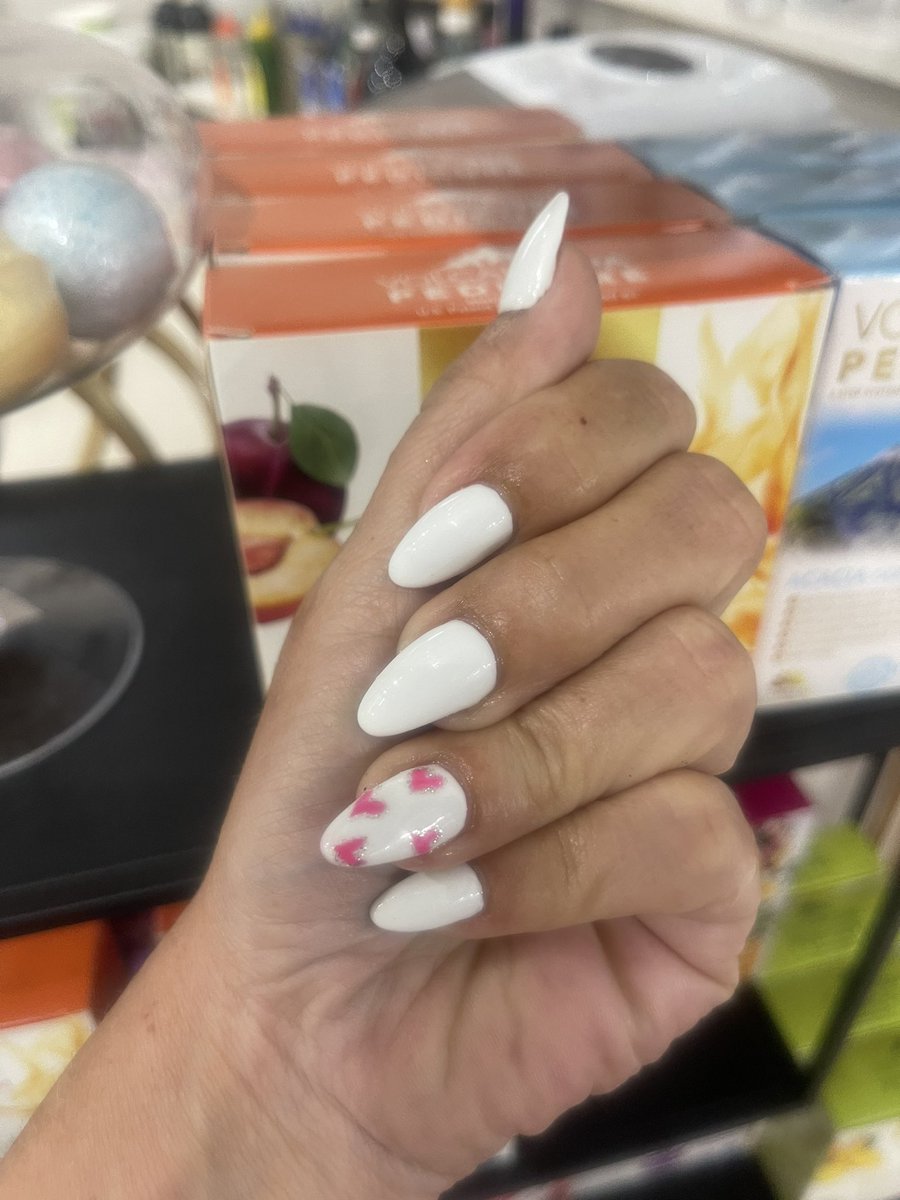roedevine's tweet photo. My valentines 💘 day nails 💅 done today 🙏🏻💘❤️👍 https://t.co/nz7T1cOhYY