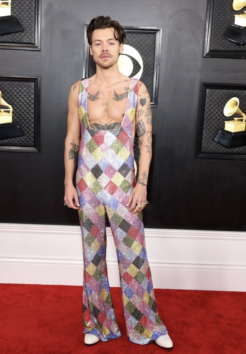 ITSMEBECCALAUDI's tweet photo. TAYLOR SWIFT &amp; HARRY STYLES HAVE ARRIVED AT THE GRAMMYS AWARDS. THEY LOOK SO GOOD. SCREAMING, CRYING &amp; THROWING UP https://t.co/YLom3J6VrF