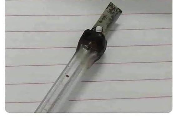 DelogoDiego's tweet photo. @Zanfa Lembro do meu ensino médio, pessoal usava a lâmina do apontador grudado no tubo da caneta. https://t.co/RYO8RCUDMx