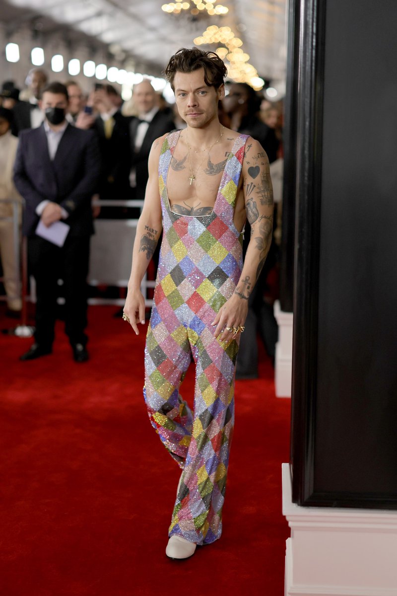 hsdaily's tweet photo. Harry wears an @EGONLABofficial x @swarovski jumpsuit at the 2023 #GRAMMYs https://t.co/xwj4dsaRNR