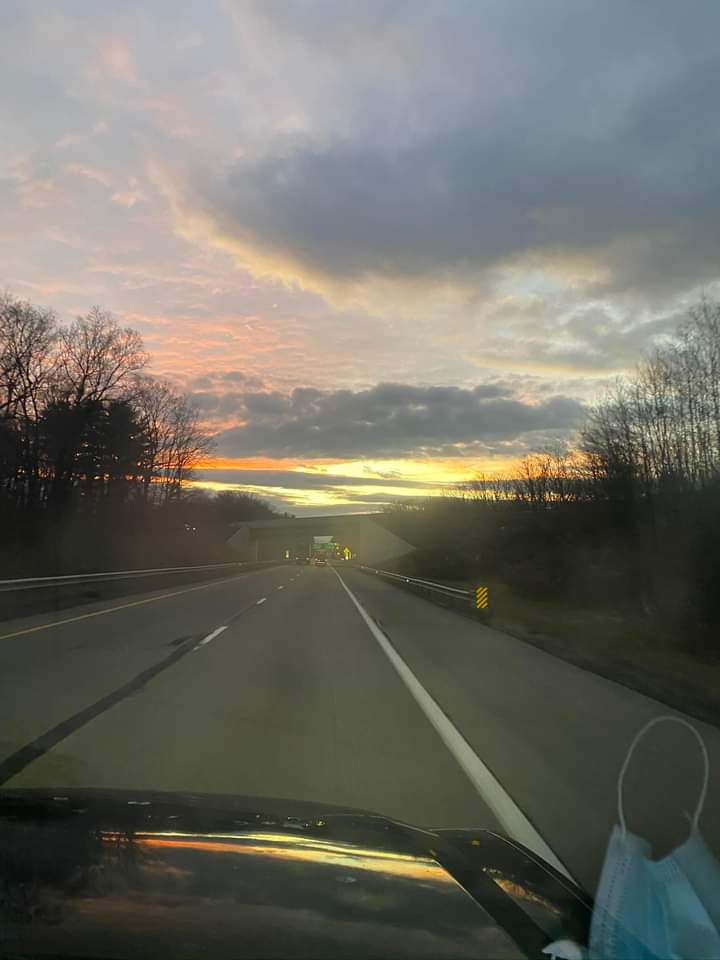 AGMRedMylene's tweet photo. Thank God it's Monday 🍒🍀🍒
Have a productive and healthful new week to all. 💚💞🍀🍃🌳🧡
Enjoy your day 🌸🌸🌸 be safe on the road. 🌵🦠🌱🌳🍃
#ItsWorkTime https://t.co/hvyLLlDTSY