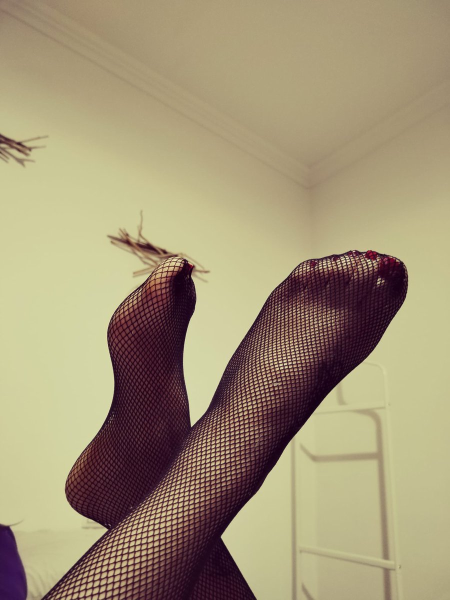 Dalia (@daliablancafeet) on Twitter photo 