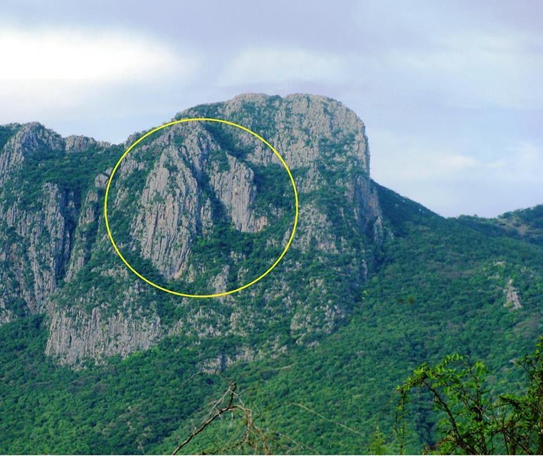 Michoacan's tweet photo. #SabíasQue en Huetamo se encuentra el cerro más icónico de nuestra #TierraCaliente, donde se asegura se encuentra el rostro de Cristo... 😯
¿Ya lo conocías? 
#Michoacán 
#elAlmadeMéxico 
#México https://t.co/FXXdCYXRQL