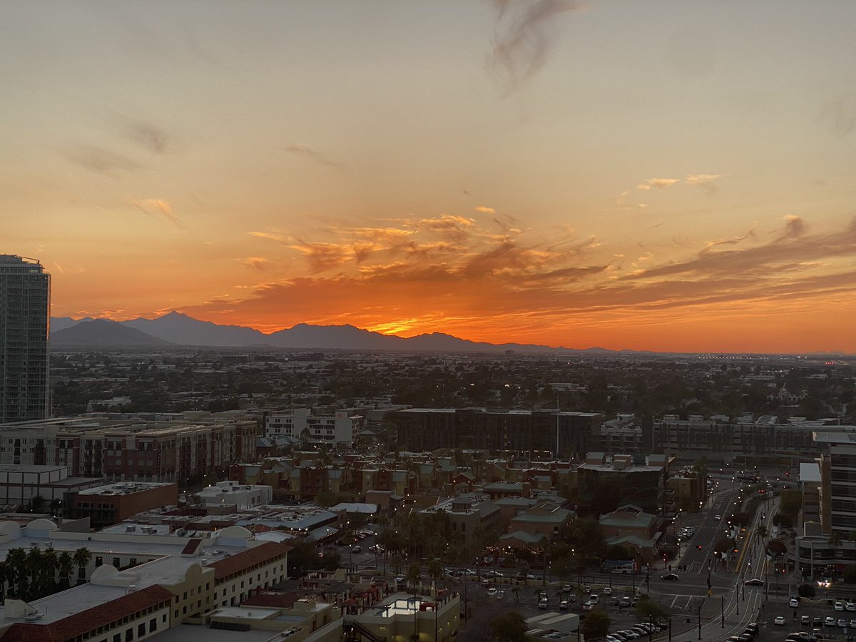 MetRoakes's tweet photo. A sweet post DSS sunset on A Mountain! @NWSPhoenix https://t.co/4ulFq9Op9s
