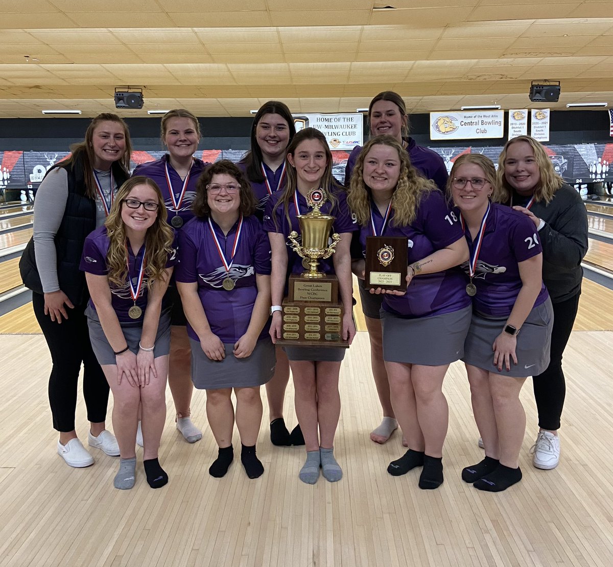 warhawkbowling's tweet image. It’s a great day to be a Warhawk! 

@warhawkbowling went 3-0 against Marian University to win the women’s GLBC 🏆 and @WarhawksBowling went 3-0 over UW-Oshkosh to win the men’s GLBC 🏆

#WinTheDay #OwnIt #PoweredByTradition