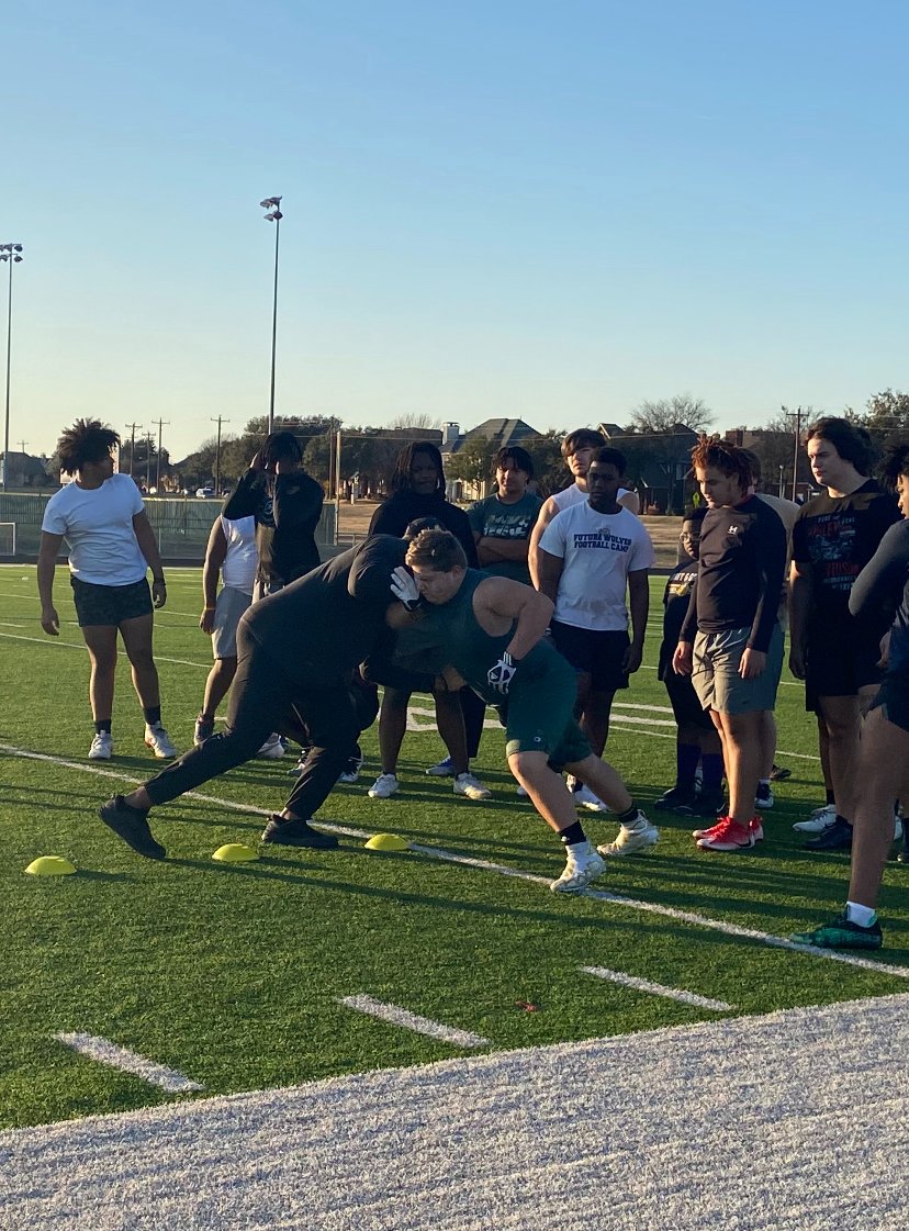 Great day for a workout with Trench Warfare Training. Grinding! @TPDfootballinfo @coachtrmoore @Coach__Oaks @CoachTJones5 @jarred_seamans @TXTopTalent @TopPreps @Marchen44 @twftraining @SR_scouting @TrustMyEyesO @PrepRedzoneTX @DexPreps @NE_Ok_HS_Sports