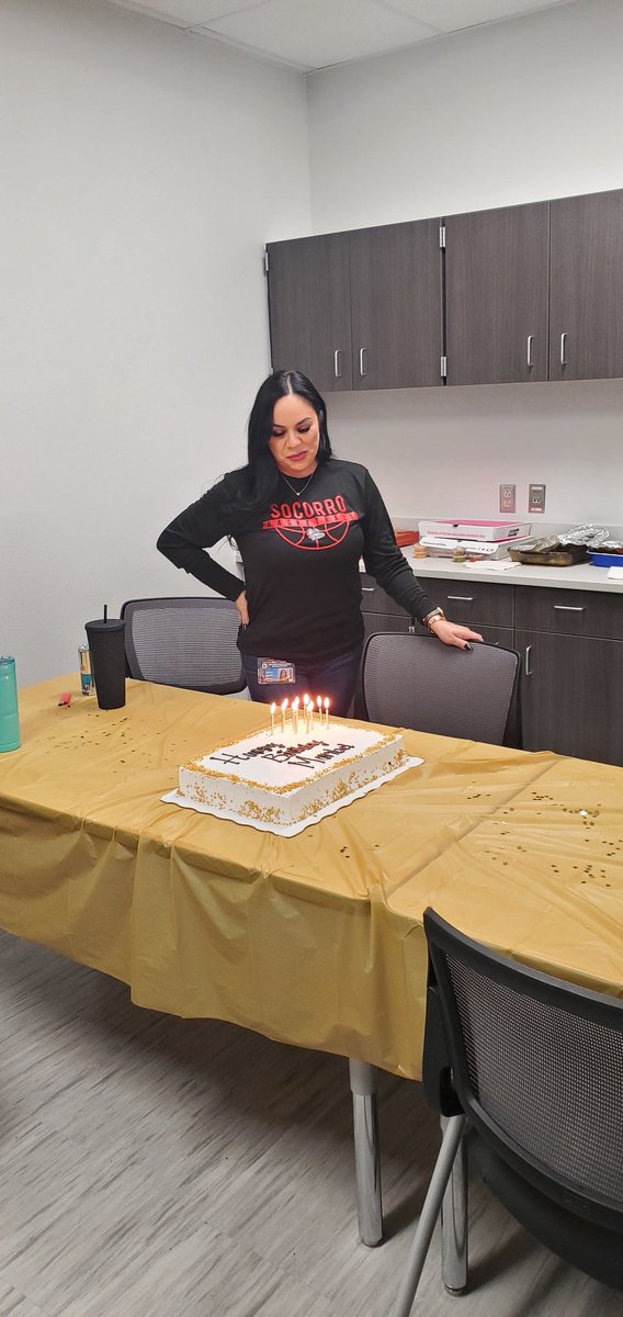 Happy birthday to one of the best administrative assistant I've had the honor to work with.  I hope you had a wonderful day! <a href="/MaribelSHS/">MARIBEL GARCIA</a> #BULLDOGNATION