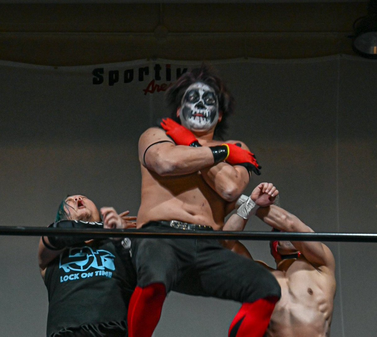 sugiuraman_106's tweet photo. 【2.3 狂蛸プロレス誕　試合結果】

杉浦魔次郎、伊東魔三郎
vs
グランパショマスク4号、柴山貴哉

○グラン魔四郎(6分53秒　魔四郎クラッチ)魔次郎×、魔三郎×

#狂蛸プロレス https://t.co/Ga5UMHZVor