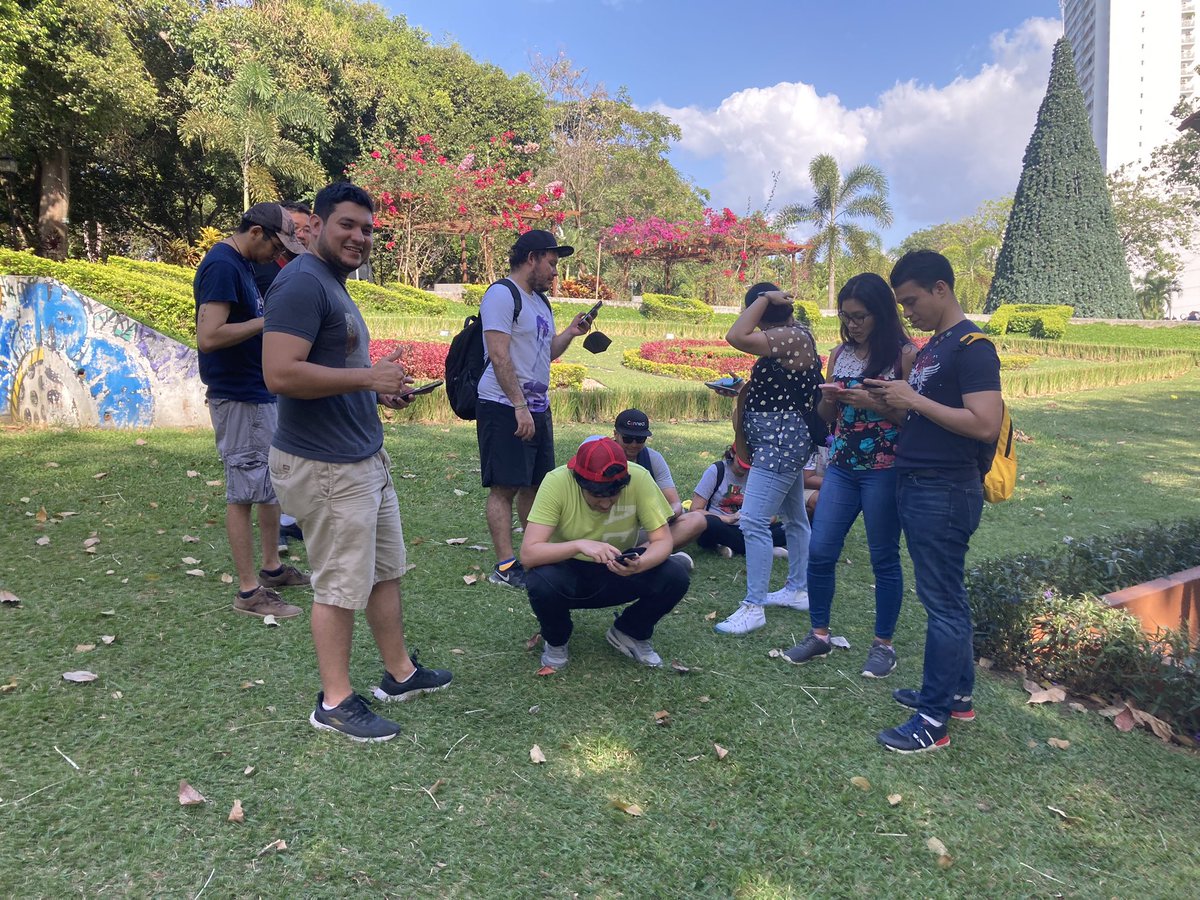 Wayfarerpma's tweet photo. Hola entrenadores!
Hoy nos dimos cita al punto de reunión de los entrenadores de Panamá 🇵🇦 
En nuestro recorrido a través del @ParqueOmarPma 
Nos lleno de alegría ver a muchos entrenadores compartiendo el #PokemonGOCommunityDay https://t.co/AKrMfXI4Ok