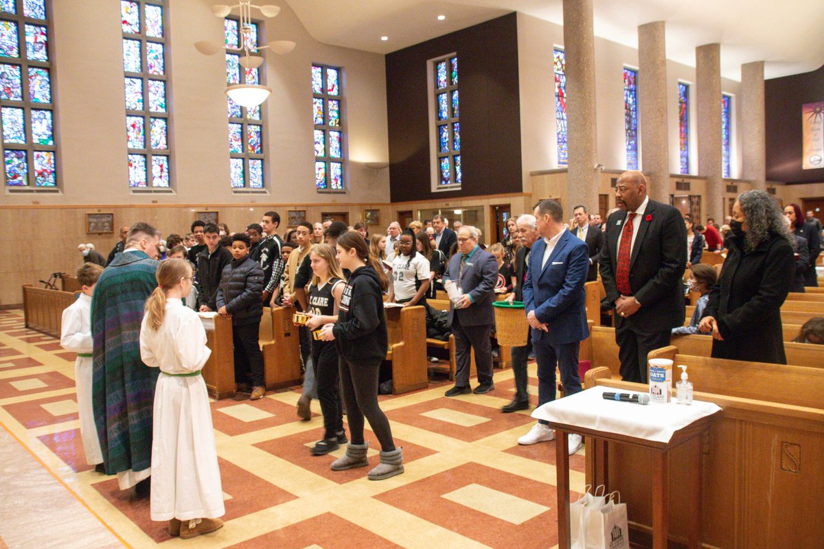 Shubieee's tweet photo. Thank you to Earl Cureton and Neal Ruhl (and Hooper!) for joining us in our Sports Mass celebration this morning with our fabulous St. Clare athletes ! 
@nealruhl @earlthetwirl @stclarem #GoFalcons https://t.co/Y3TAGTwYeZ