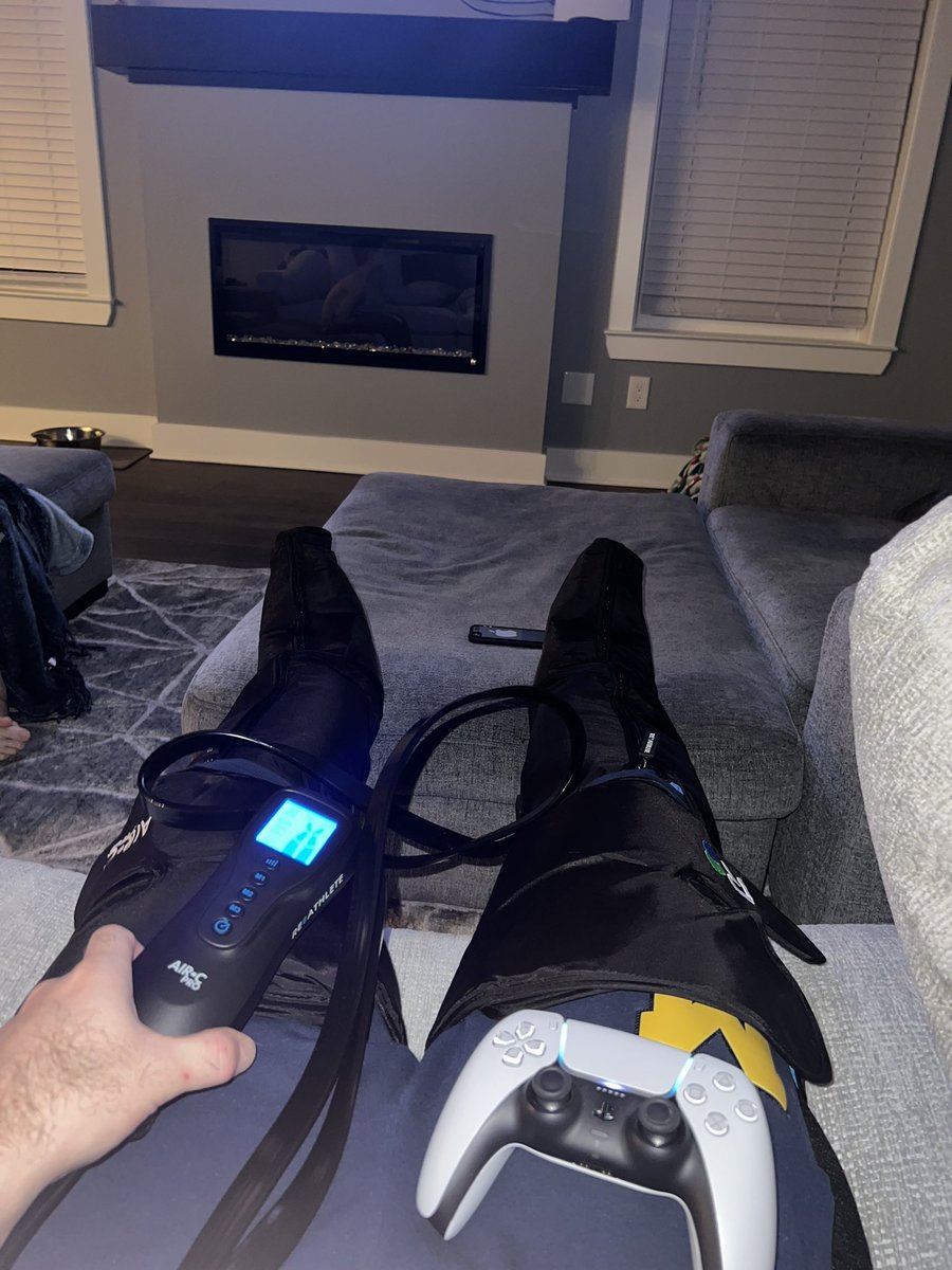 Cardio days this thing comes in handy. 🤷🏻‍♂️☺️👍 I turn 37 this month…. 😂 #cardio <a href="/Reathlete_/">ReAthlete Worldwide</a>  #SundayFunday